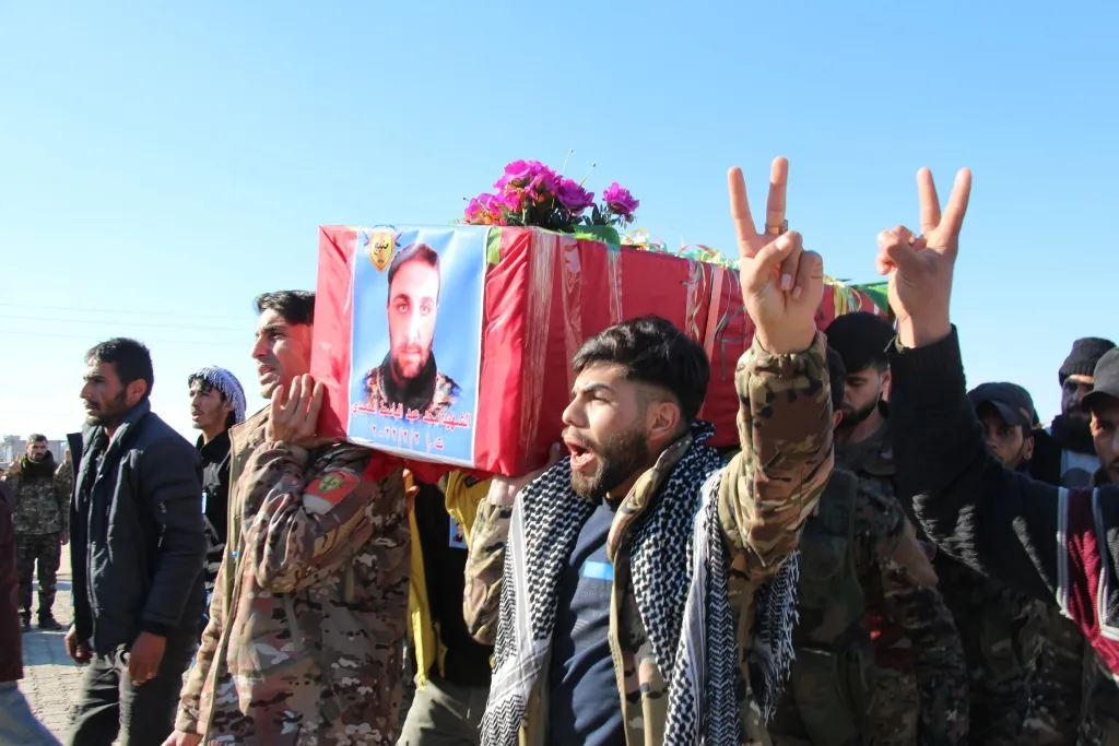 ​​​​​​​Cenazeyê şehîd El-Himêdî li Minbicê hat veşartin