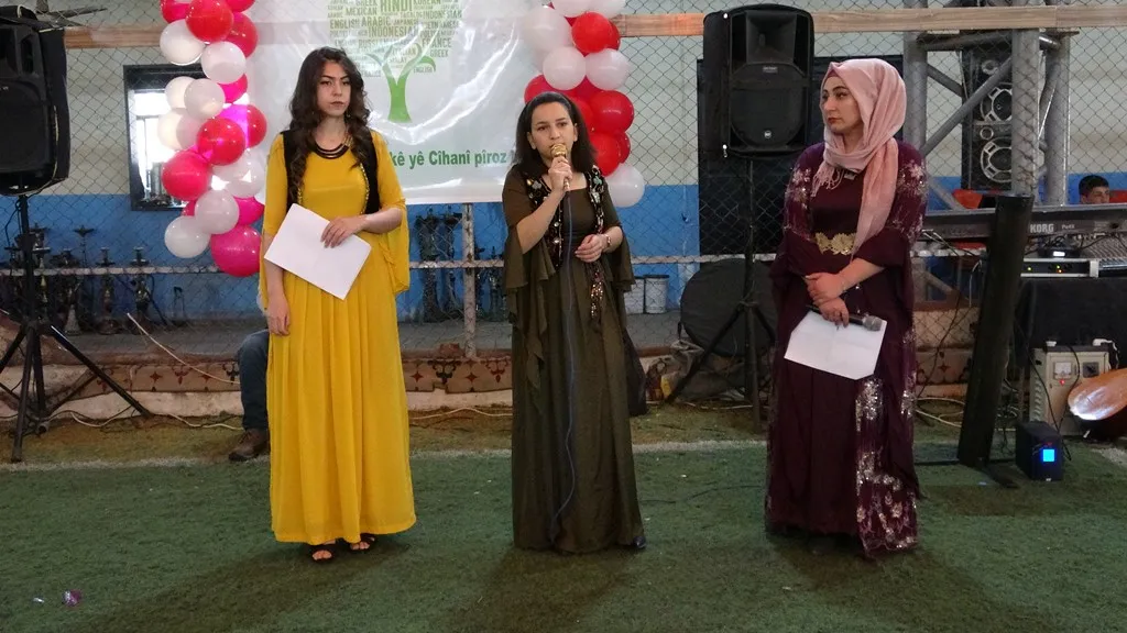 Li Dêrikê pîrozbahiya Roja Zimanê Dayikê