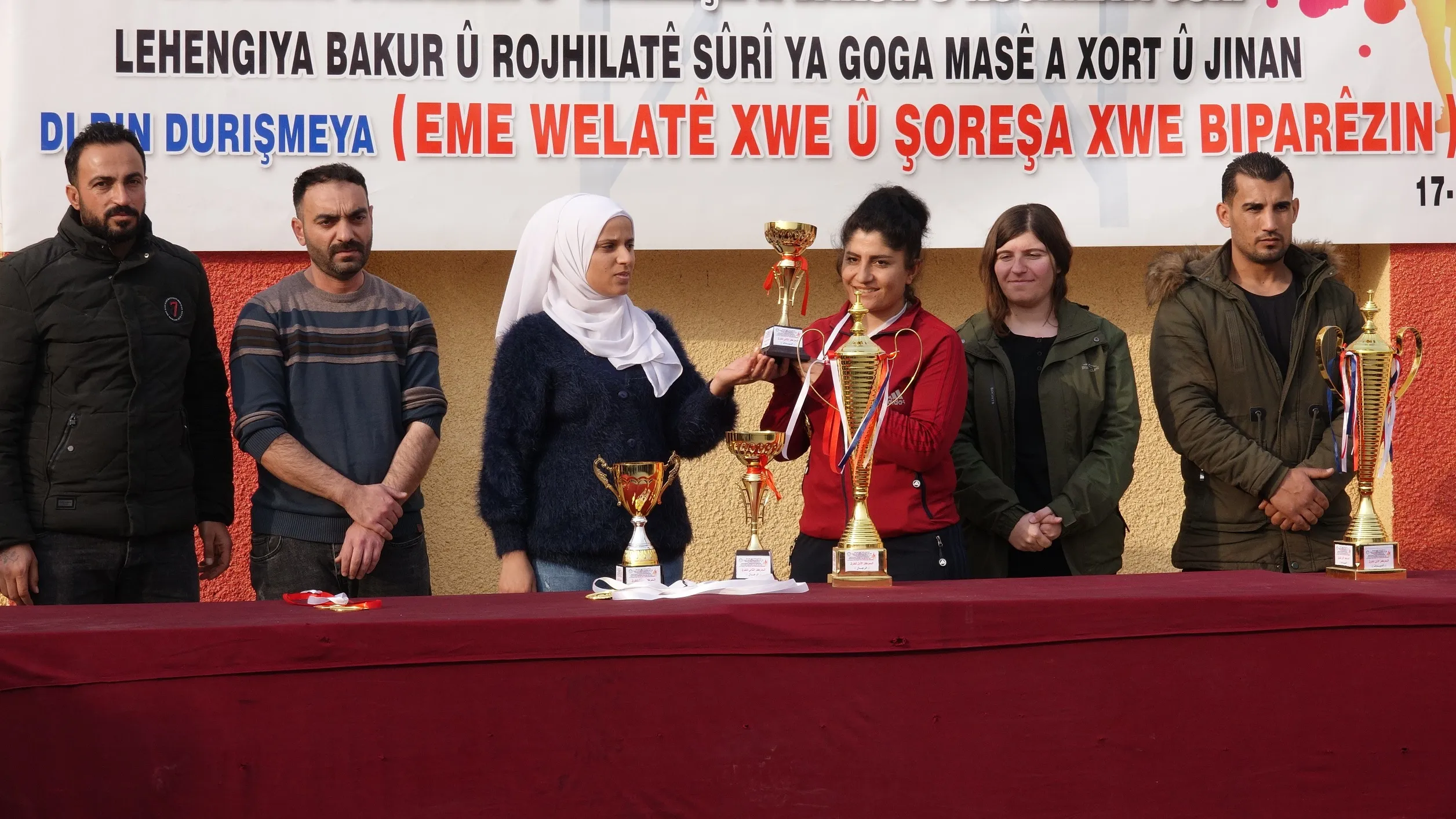 Turnoveya ping pong bi xelatkirina tîmên serkeftî bi dawî bû