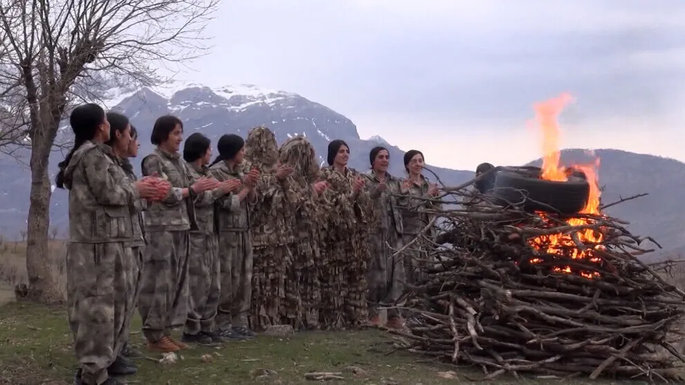 Gerîlayên YJA Starê Newroz pîroz kir