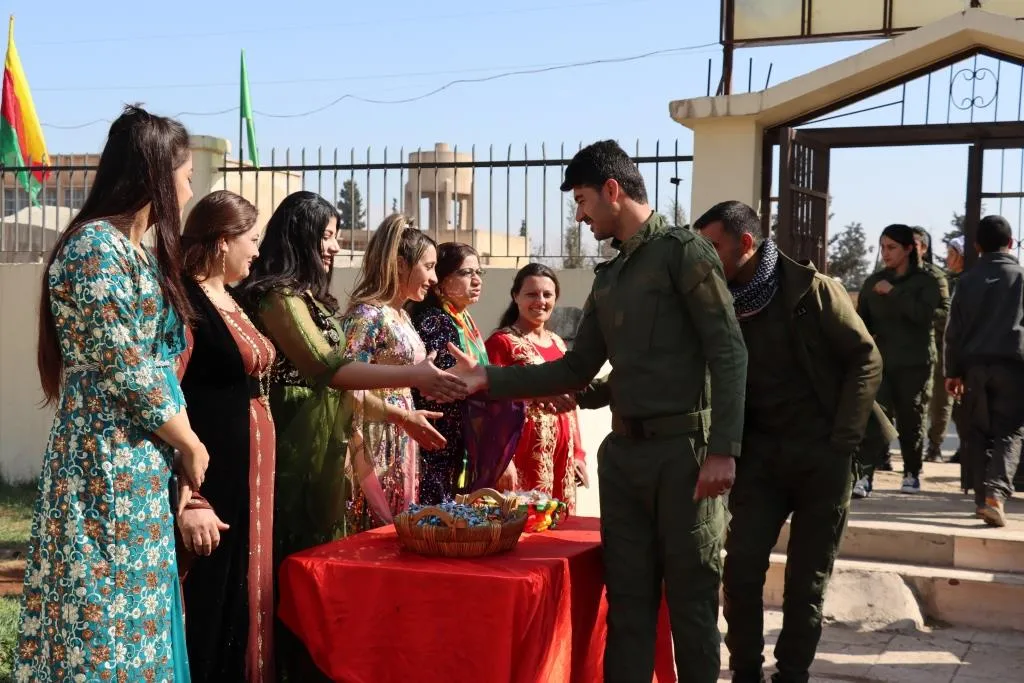 Jin berê xwe didin qadên pîrozbahiyê yên 8`ê Adarê