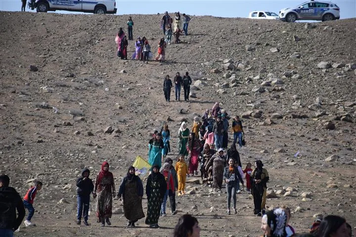 Jin berê xwe didin qadên pîrozbahiyê yên 8`ê Adarê