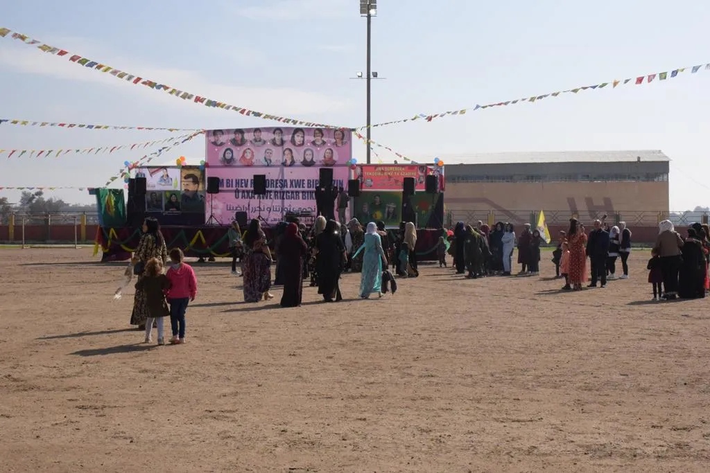 Jin berê xwe didin qadên pîrozbahiyê yên 8`ê Adarê