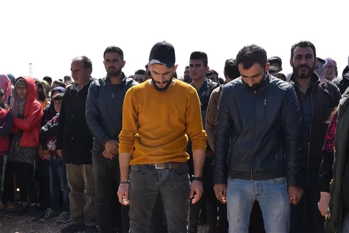 Koçberên Serêkaniyê careke din dûrî warên xwe agirê Newrozê dada
