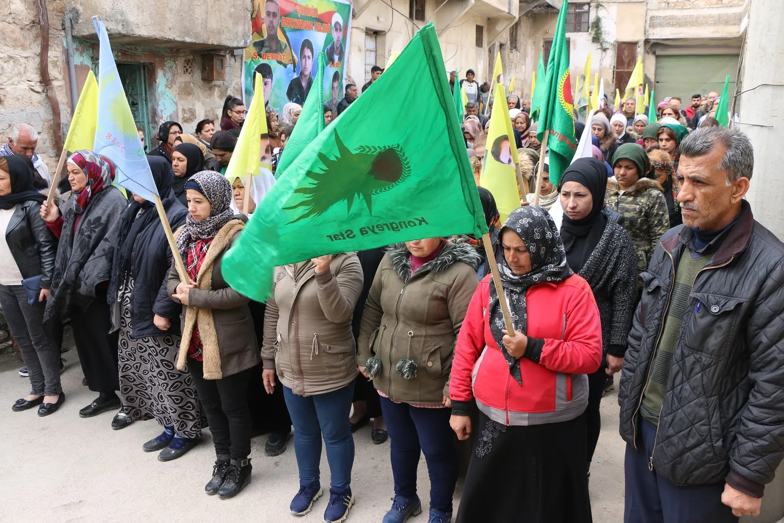 Şêniyên Helebê sersaxî ji malbata şehîd Bekir re xwest