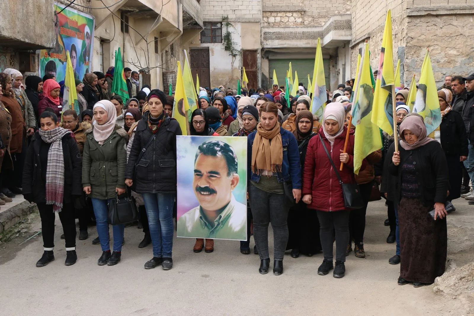 Şêniyên Helebê sersaxî ji malbata şehîd Bekir Bekir re xwest