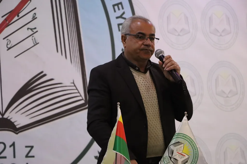 81 mamosteyên ji Zanîngeha Rojava derçûne hatin xelatkirin