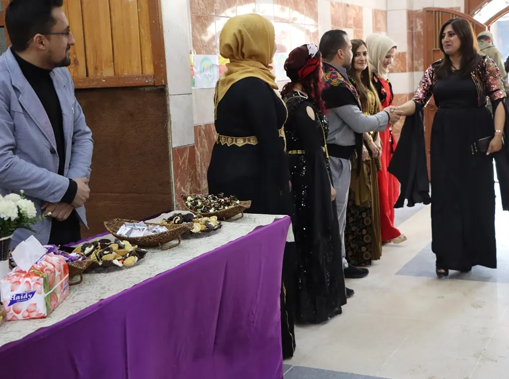81 mamosteyên ji Zanîngeha Rojava derçûne hatin xelatkirin
