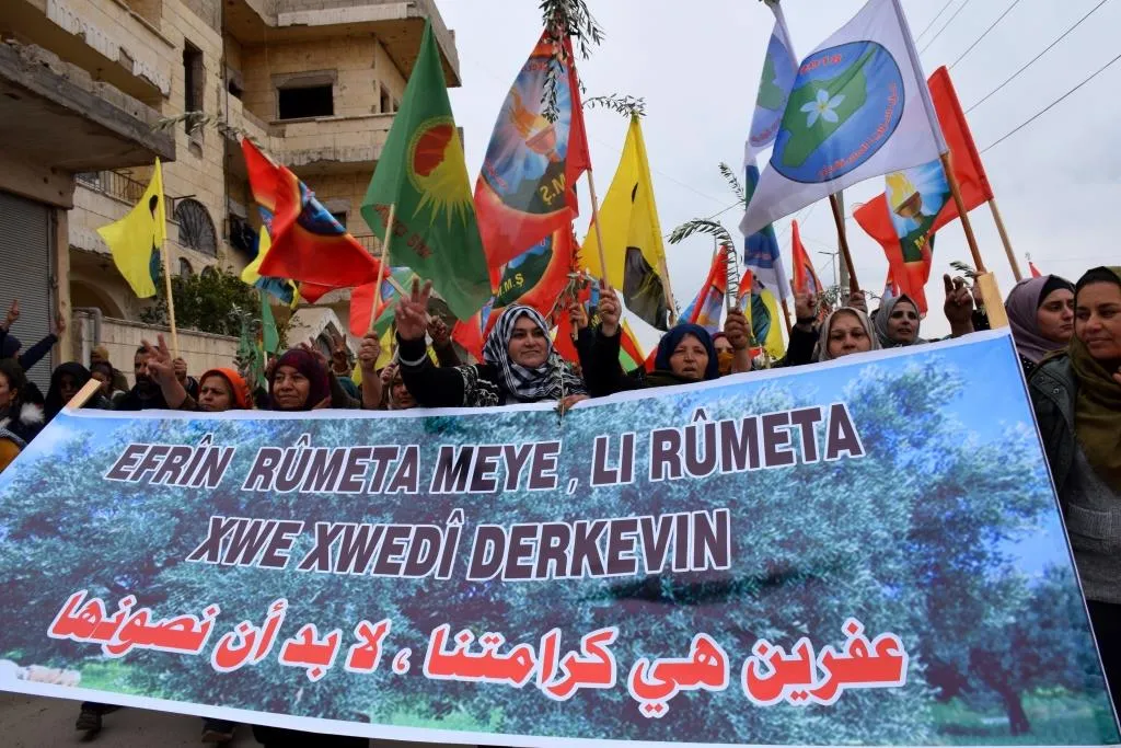 Şêniyên Kobanê dagirkirina Efrînê şermezar kir