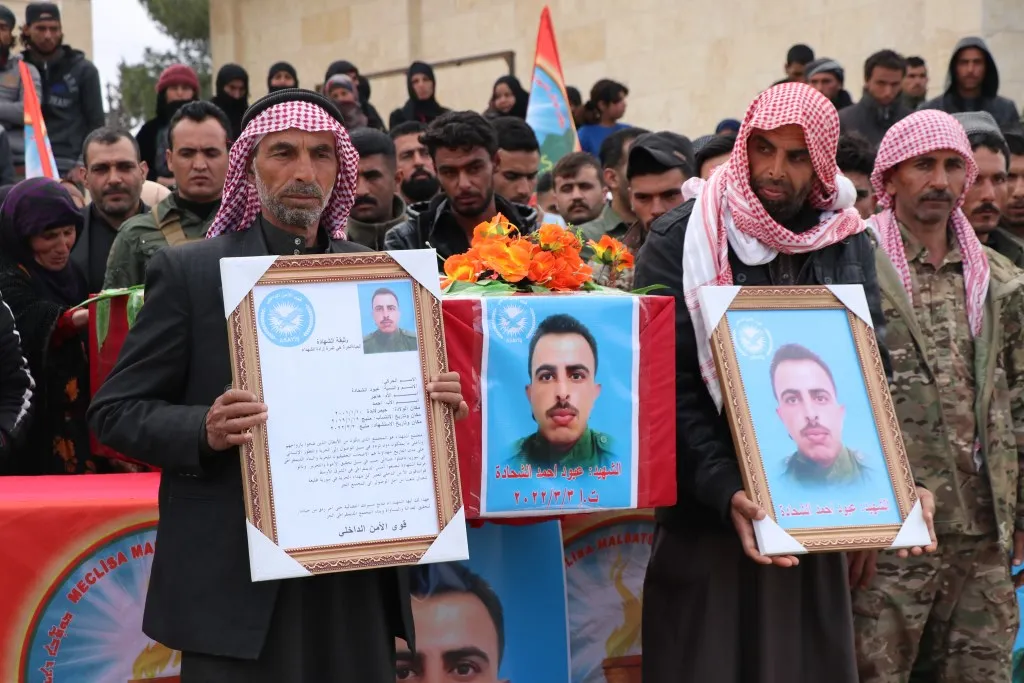 Şehîd Ebûd Ehmed El-Şihade li MInbicê hate oxirkirin