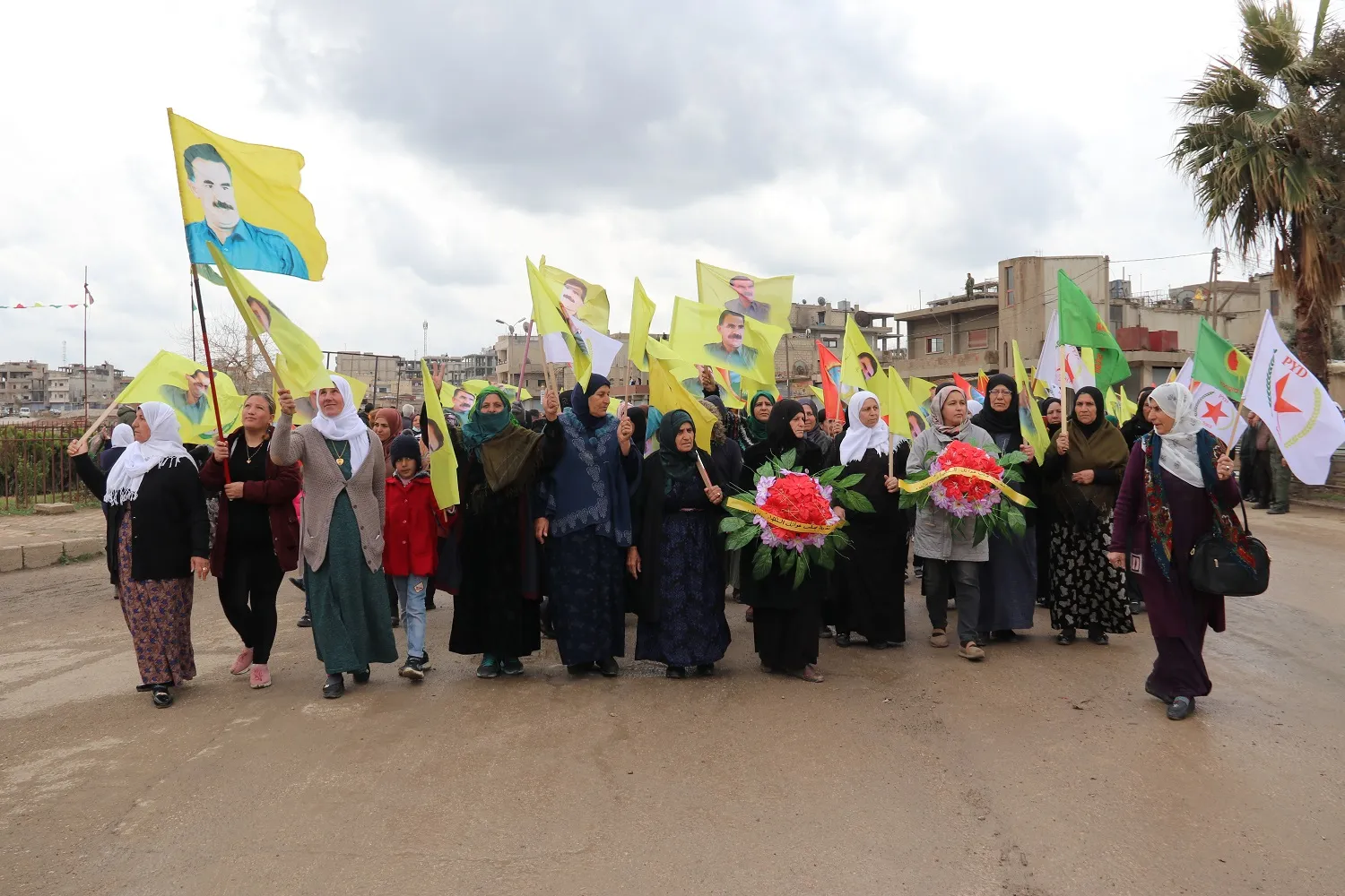 ​​​​​​​Şêniyên Qamişloyê serdana goristana şehîdên 12'ê Adarê kir