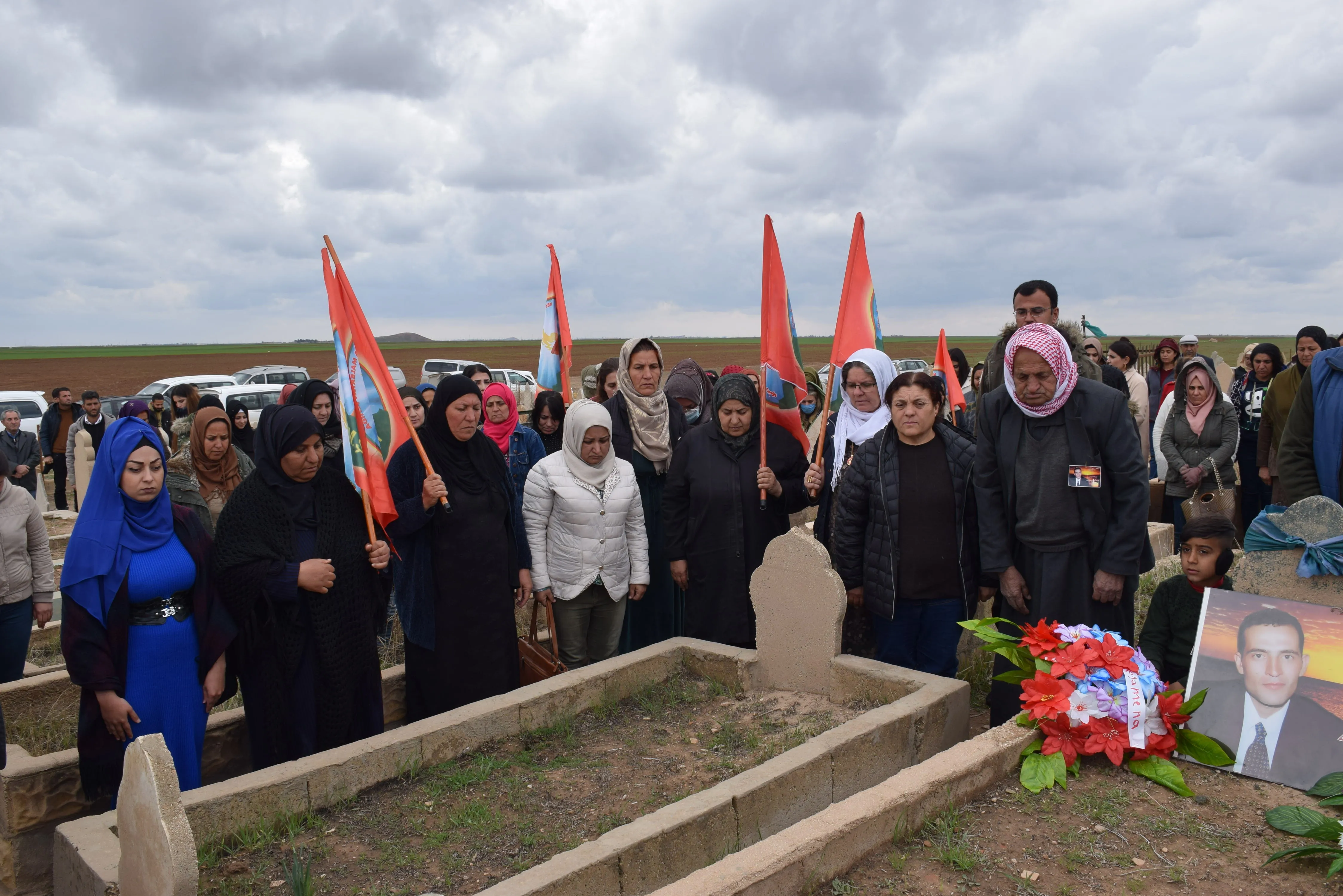 ​​​​​​​Şêniyên Qamişloyê serdana goristana şehîdên 12'ê Adarê kir