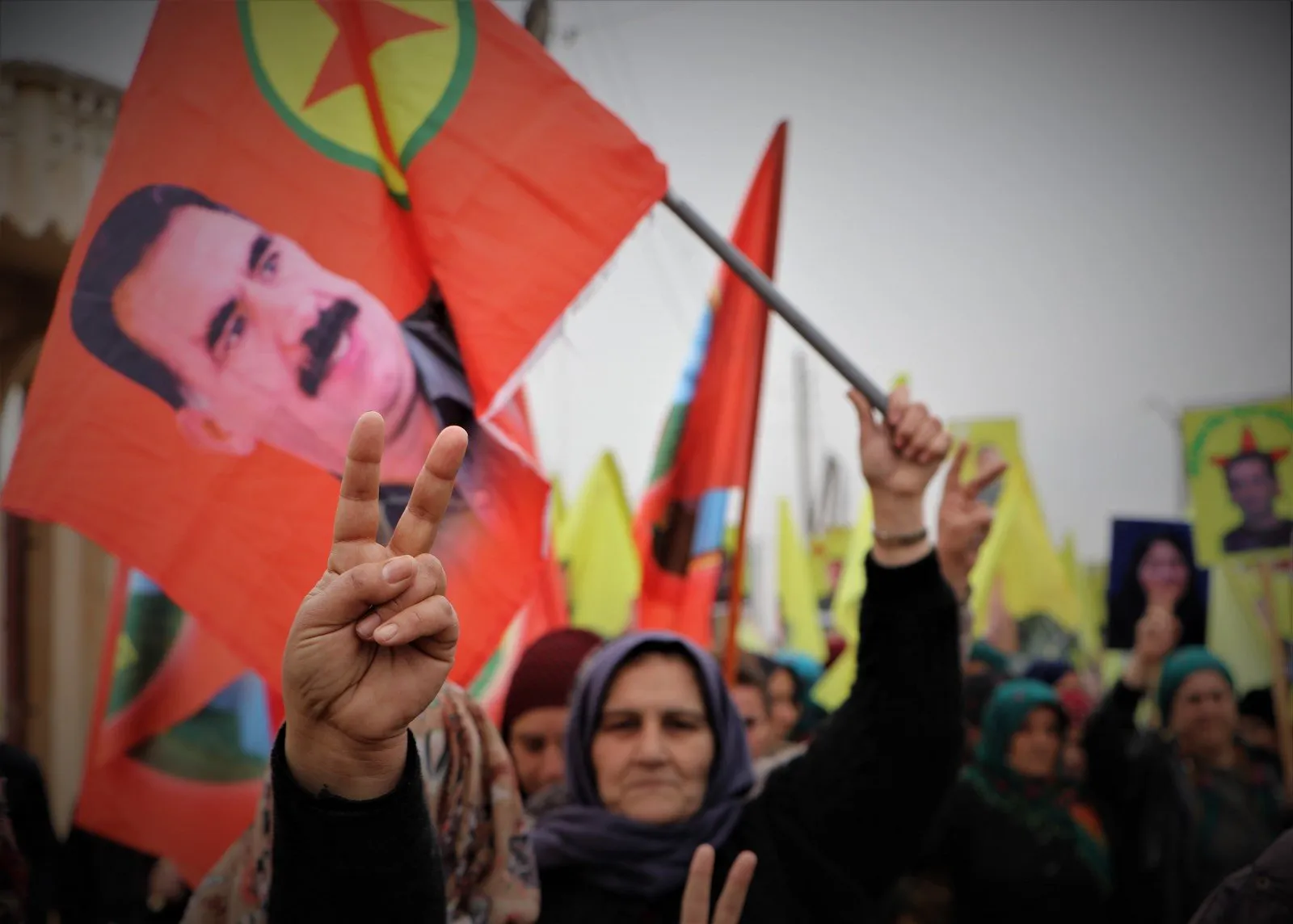 Malbatên Şehîdan a Efrînê hevkariya PDK bi dewleta Tirk re şermezar kir