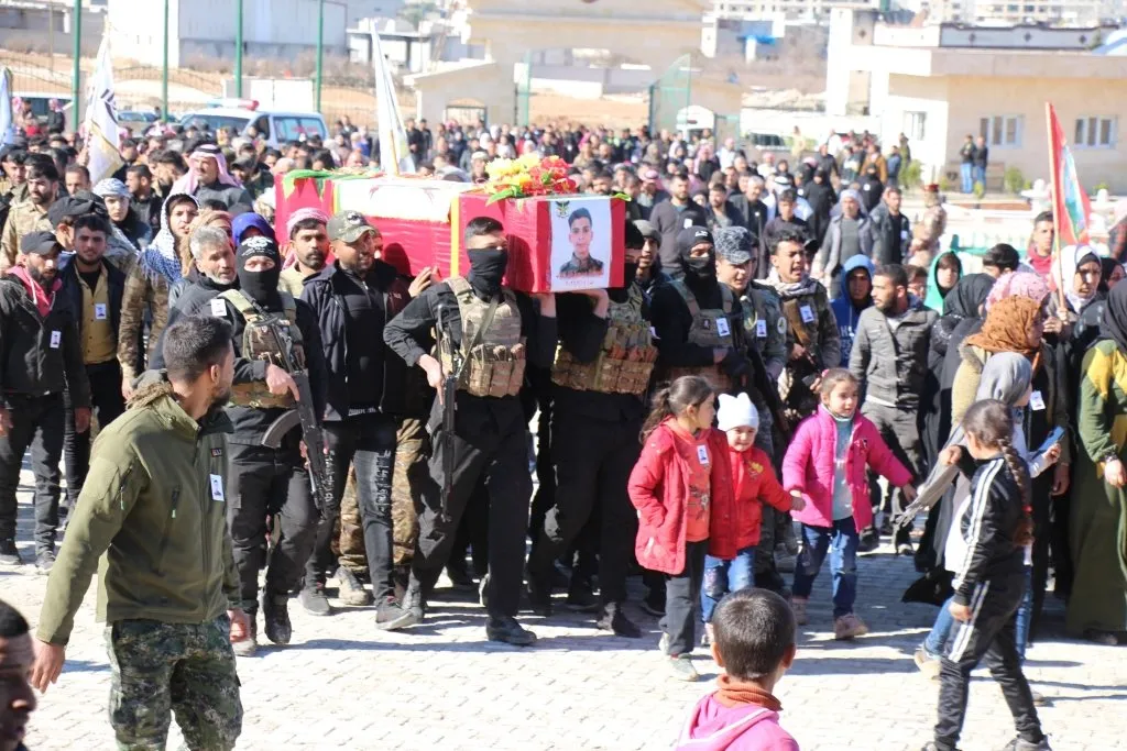 Li Minbicê şehîdekî Cebhet El-Ekrad hate oxirkirin