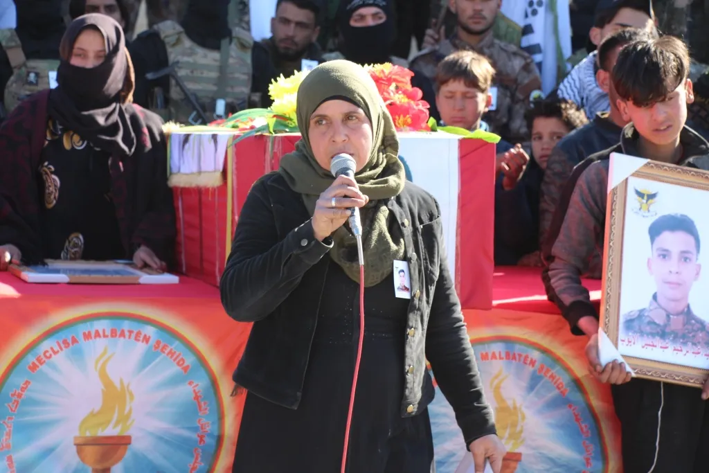 Li Minbicê şehîdekî Cebhet El-Ekrad hate oxirkirin