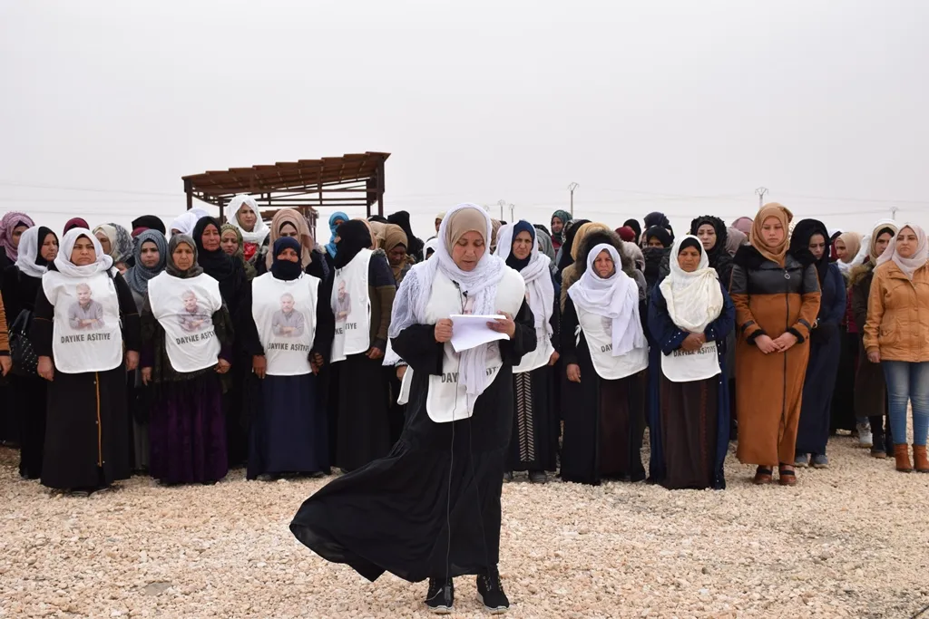 Dayikên Aştiyê û yên şehîdan banga azadiya fîzîkî ya rêber Ocalan kir