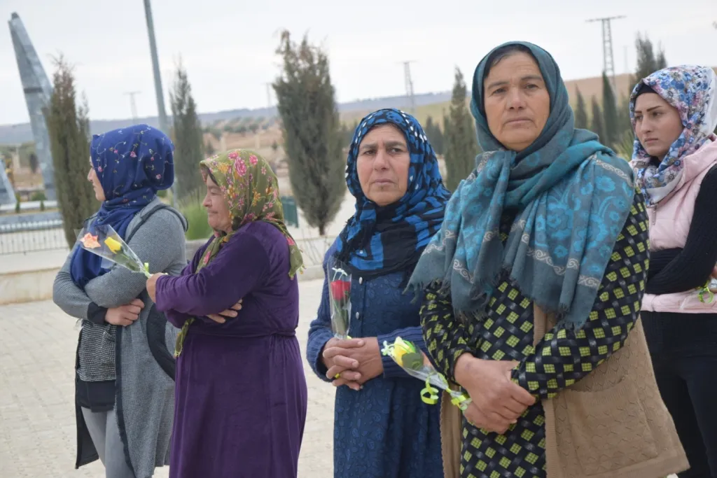 Dayikên Aştiyê û yên şehîdan banga azadiya fîzîkî ya rêber Ocalan kir