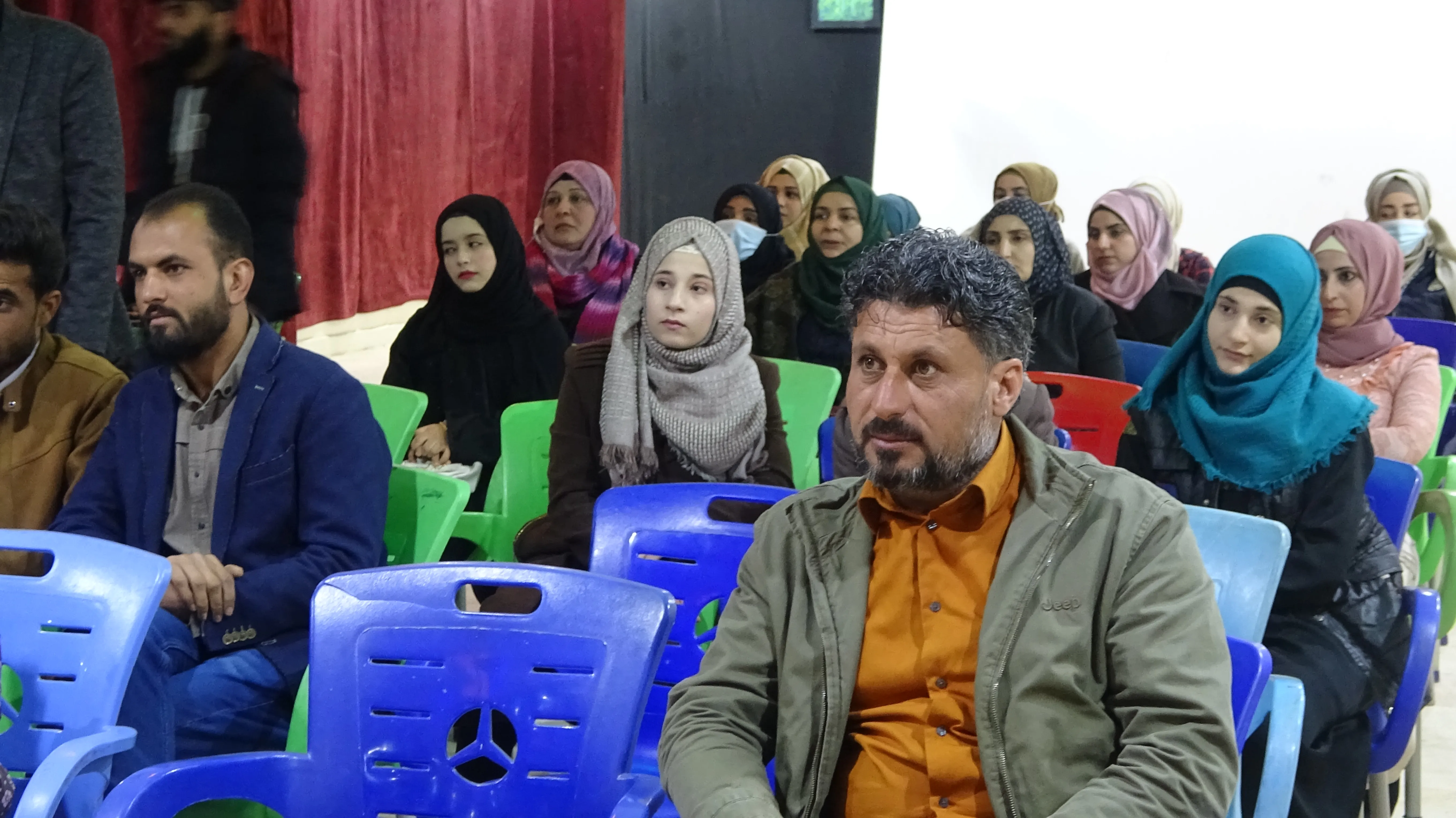 Yekitiya Rewşenbîran a Tebqayê şevbuhêrka çîrok û helbestan li dar xist