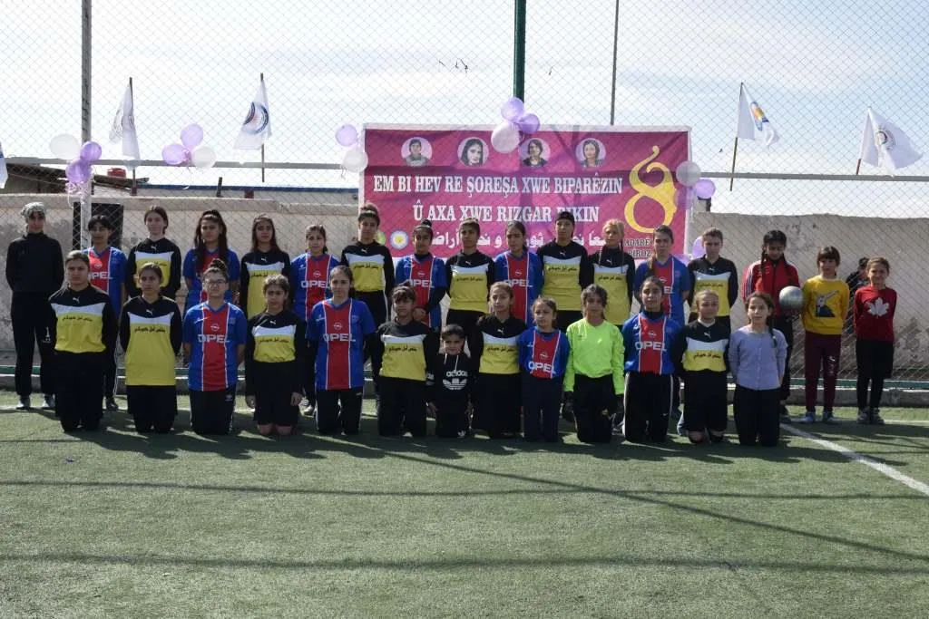 Di çalakiyên 8'ê Adarê de jinan soza parastina destkeftiyan da