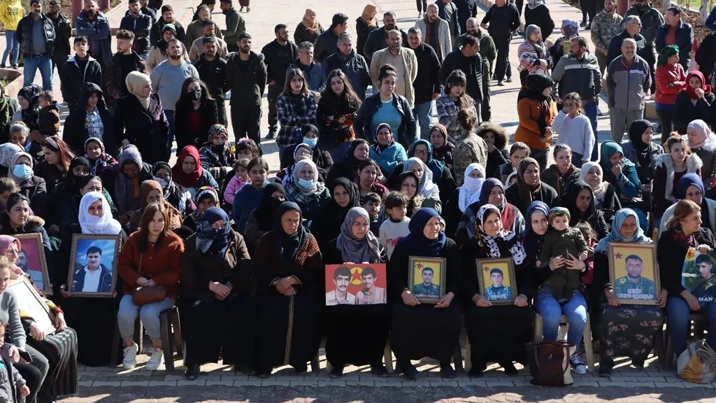 Li Qamişlo şehîdên meha Adarê hatin bibîranîn