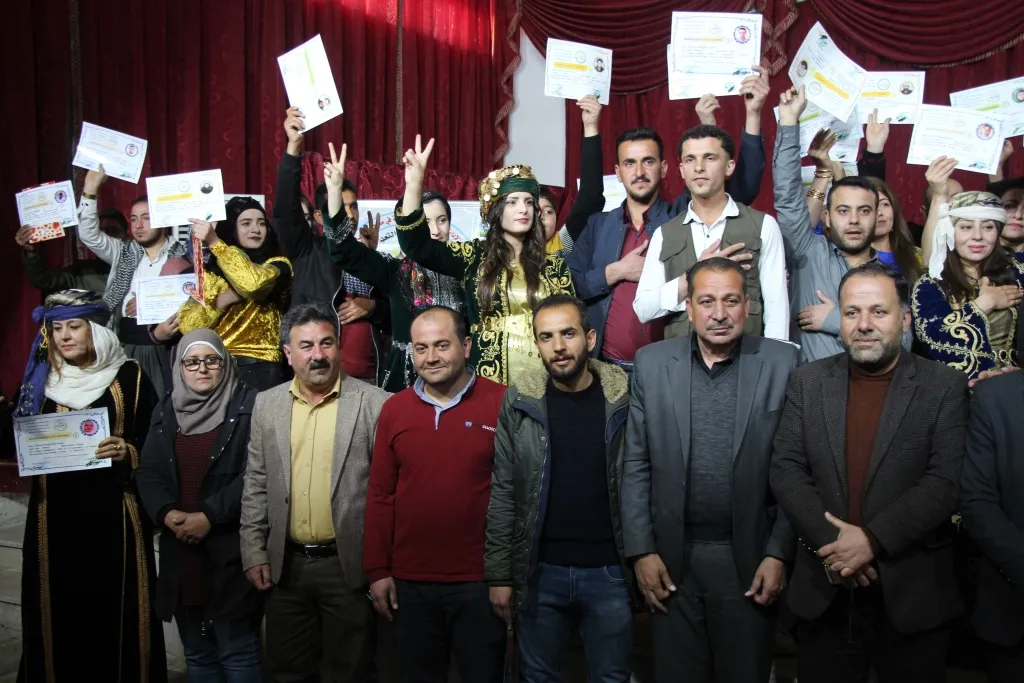 Xwendekarên zimanê kurdî yên serkeftî hatin xelatkirin