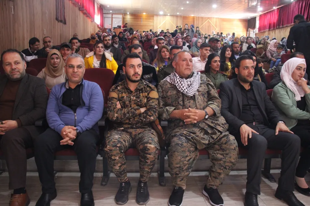 Xwendekarên zimanê kurdî yên serkeftî hatin xelatkirin