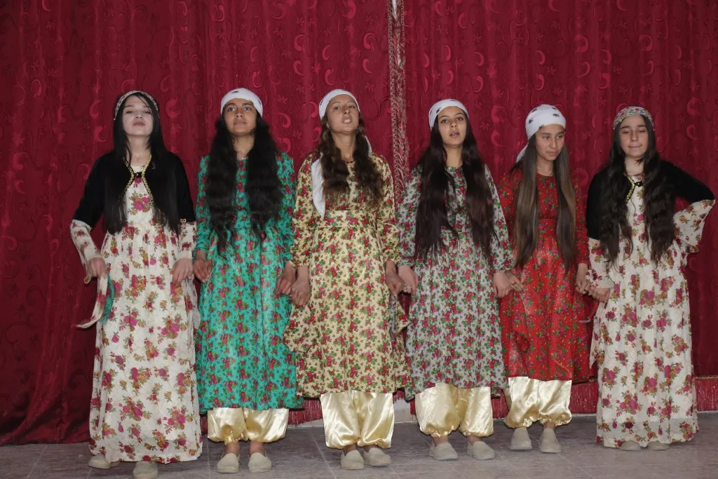 Xwendekarên zimanê kurdî yên serkeftî hatin xelatkirin
