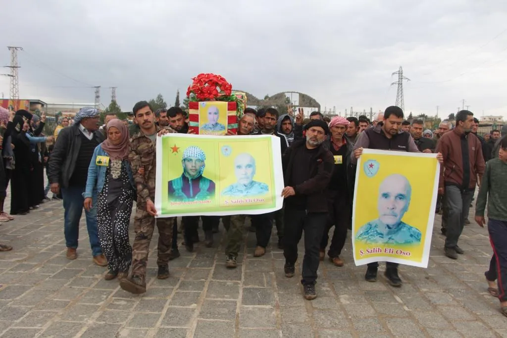Li Kobanê şehîdek hate oxirkirin û nasnameya şehîdekî hate ragihandin