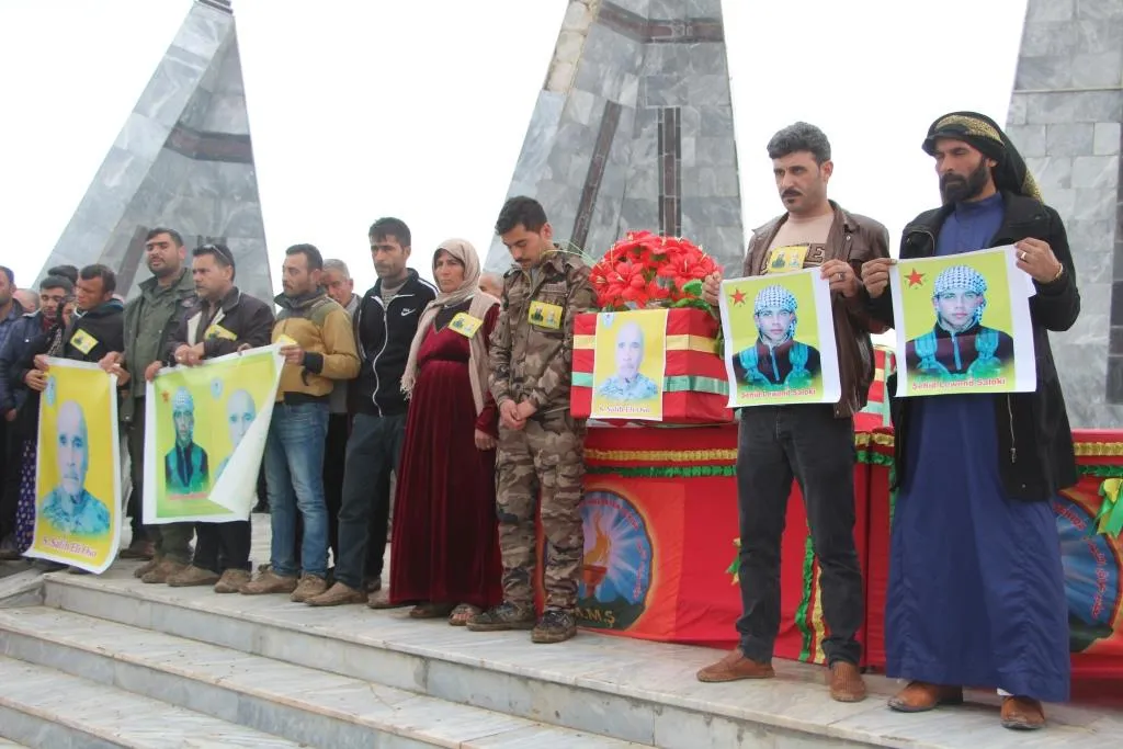 Li Kobanê şehîdek hate oxirkirin û nasnameya şehîdekî hate ragihandin
