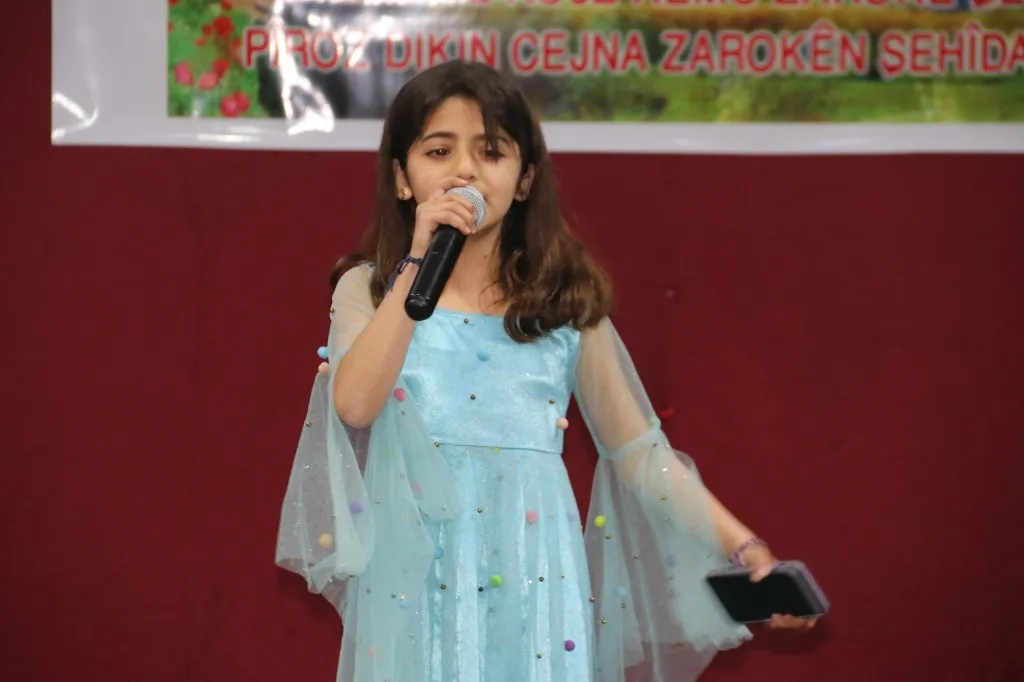 ​​​​​​​Bi boneya 4'ê Nîsanê şahiyek ji zarokên şehîdan re hate lidarxistin