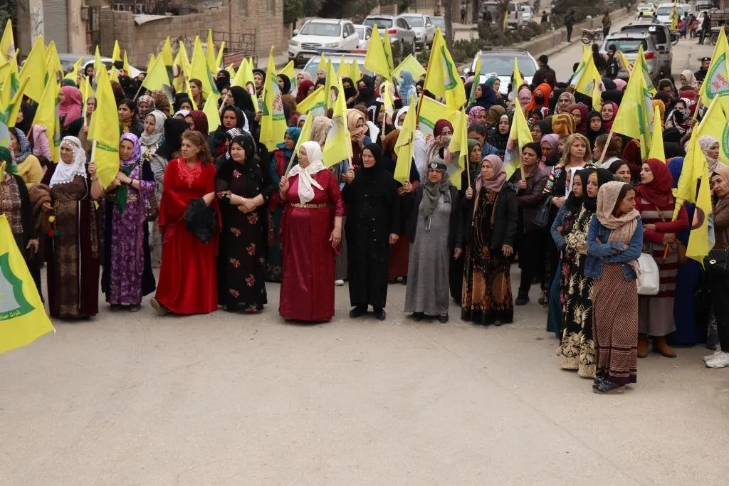 Li Qamişlo û Kobanê jinan tecrîda li dijî rêber Ocalan şermezar kir