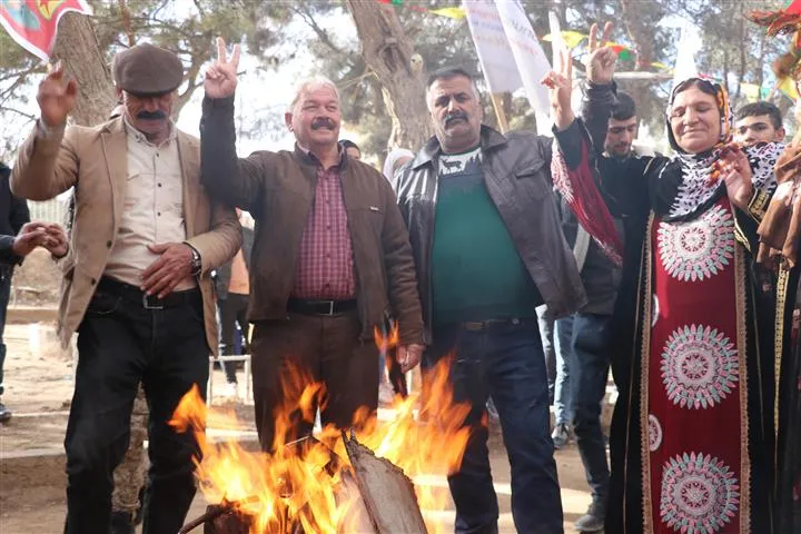 Şêniyên Hesekê agirê Newrozê dadan