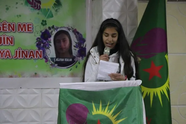 Jinên ciwan bi boneya 8'ê Adar pêşbireke li dar xist