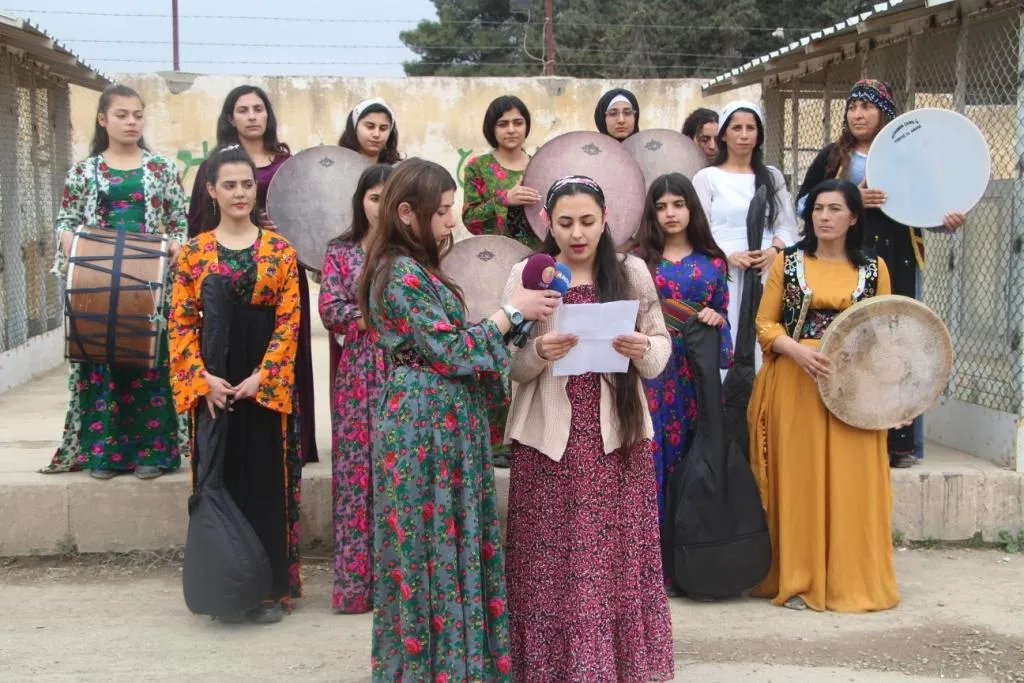 Yekitiya Jinên Ciwan û Hîlala Zêrîn bi boneya 8'ê Adarê çalakî li dar xistin