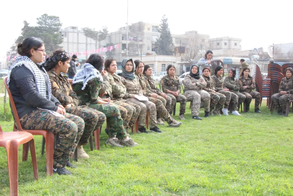 Yekitiya Jinên Ciwan û Hîlala Zêrîn bi boneya 8'ê Adarê çalakî li dar xistin