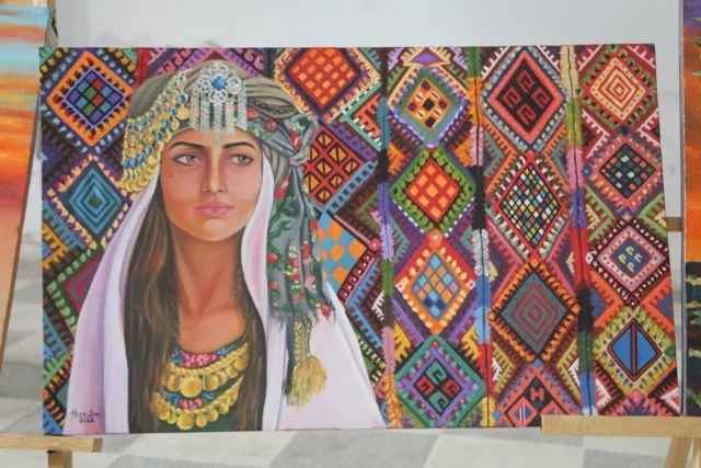 Jinên ciwan bi tabloyên xwe çanda kurdî diparêzin
