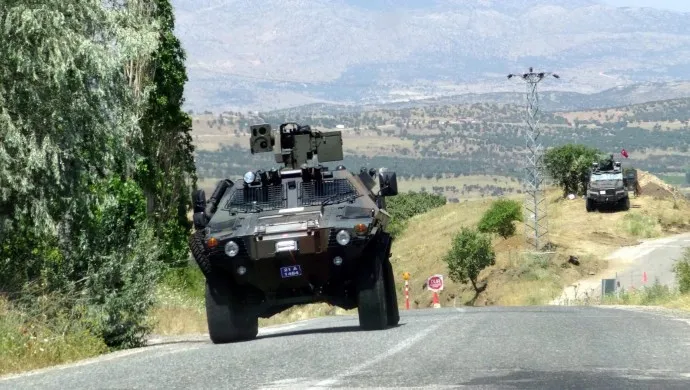 Leşkerên Tirk li Amedê operasyon da destpêkirin