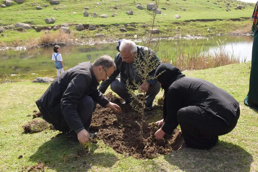 Bi boneya rojbûna rêber Abdullah Ocalan li Bakur û Rojhilatê Sûriyê çalakiyên cihereng