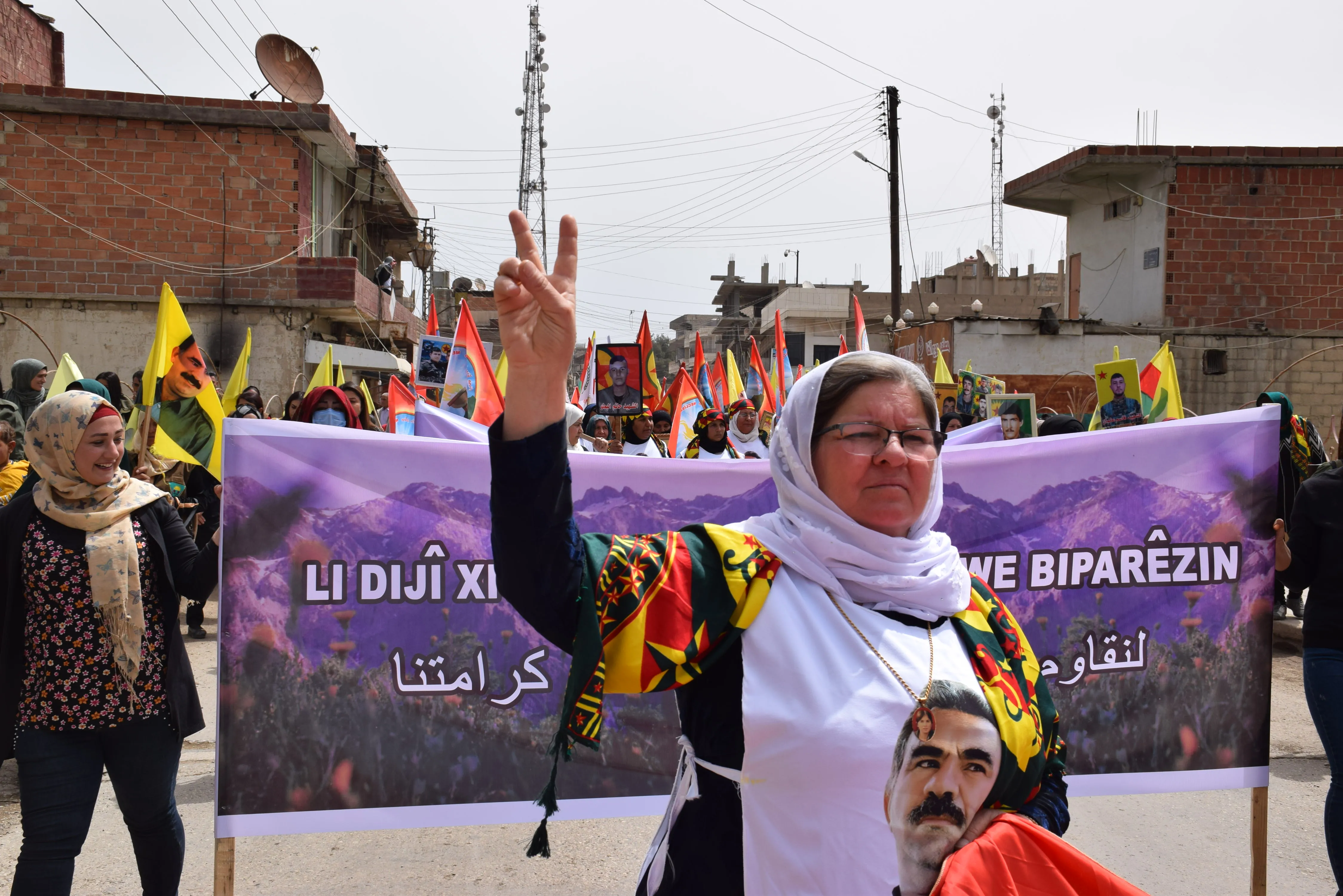 Bi sedan şêniyên Tirbespiyê li dijî noker û dagirkeran meşiyan