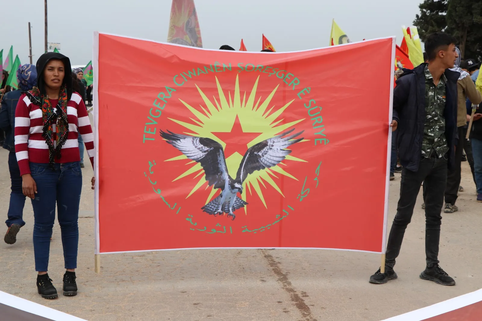 Ciwanên herêma Efrînê li dijî tecrîdê daketin qadan