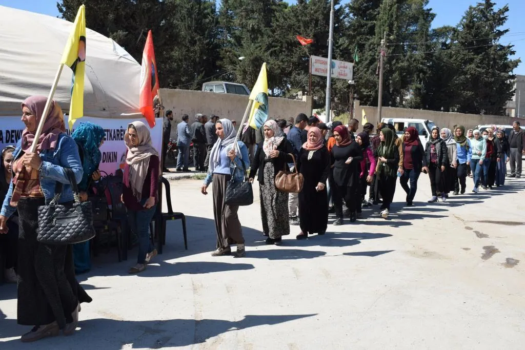 ​​​​​​​Şêniyên Kobanê di roja duyemîn de tev li çalakiya konê berxwedanê bûn