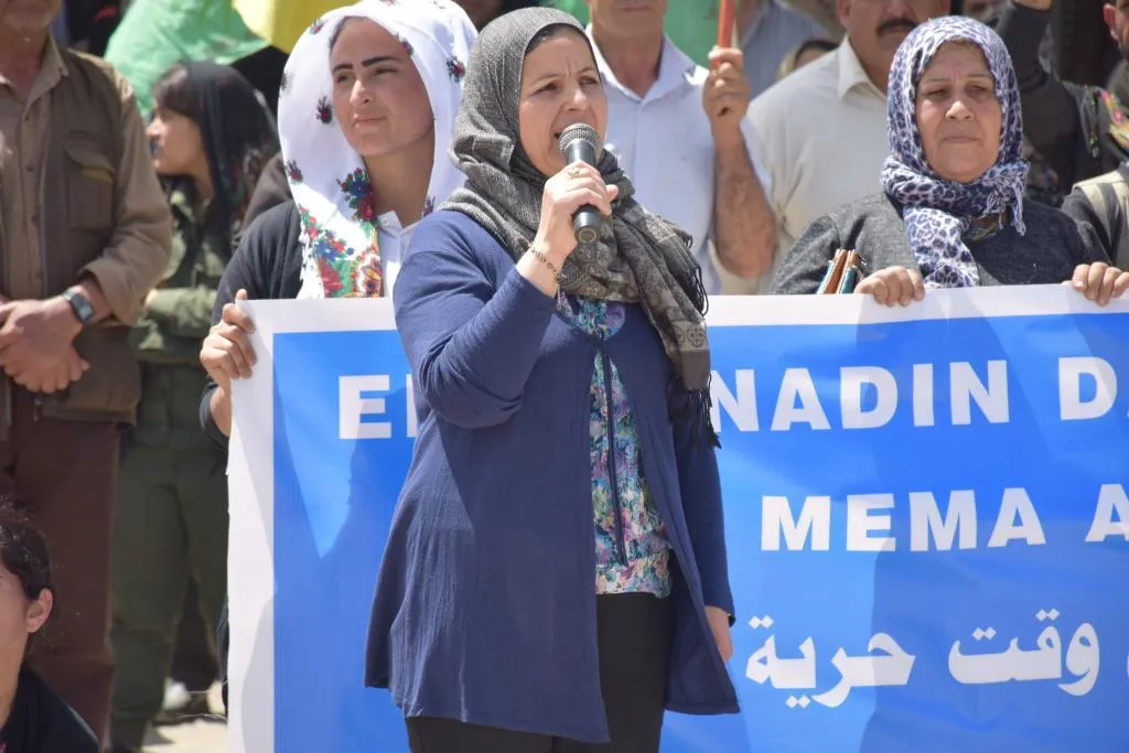 Şêniyên herêma Firatê li dijî êrişên dawî yên li ser Kobanê xwepêşandan li dar xist