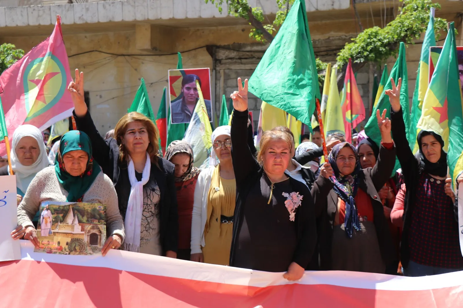 Şêniyên Helebê: Hilweşin komployên navneteweyî û xiyaneta Barzanî