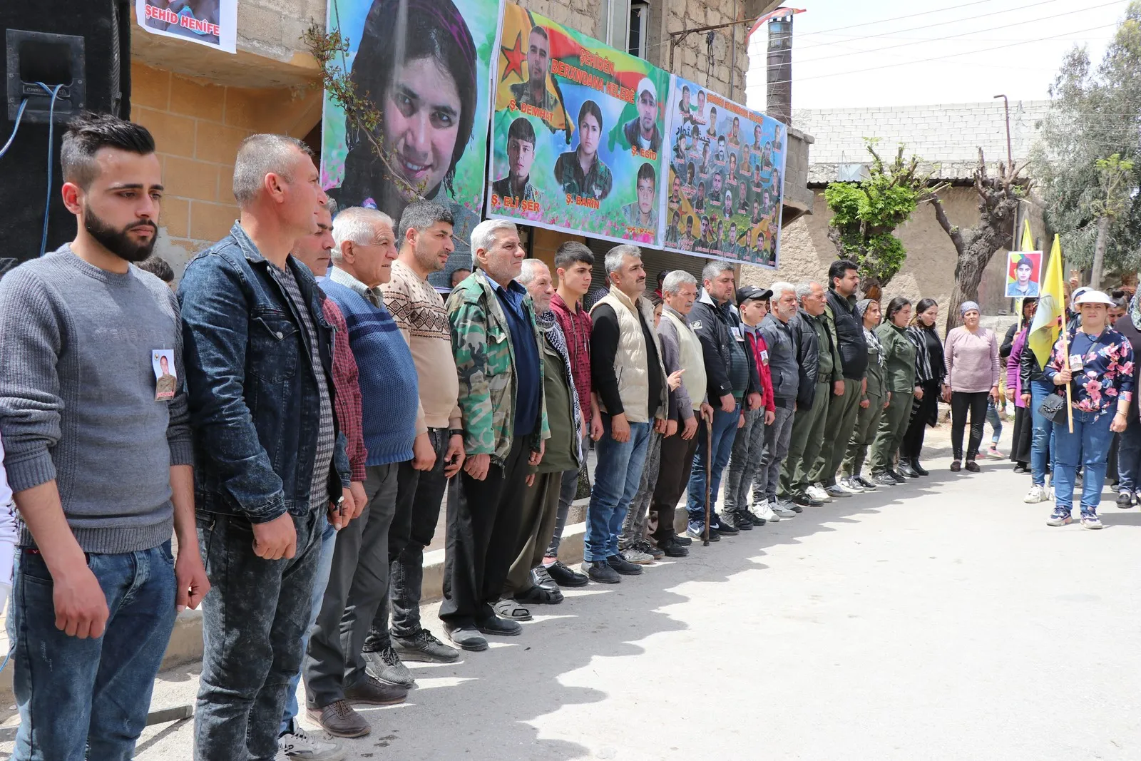Şêniyên Şêxmeqsûd û Eşrefiyê sersaxî dan malbata şehîd Henîfe