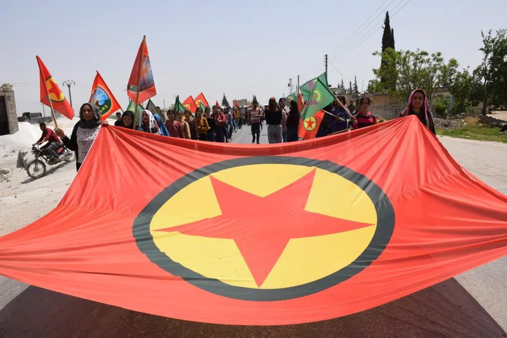 Yekitiya Jinên Ciwan li dijî îxanetê xwepêşandan li dar xist