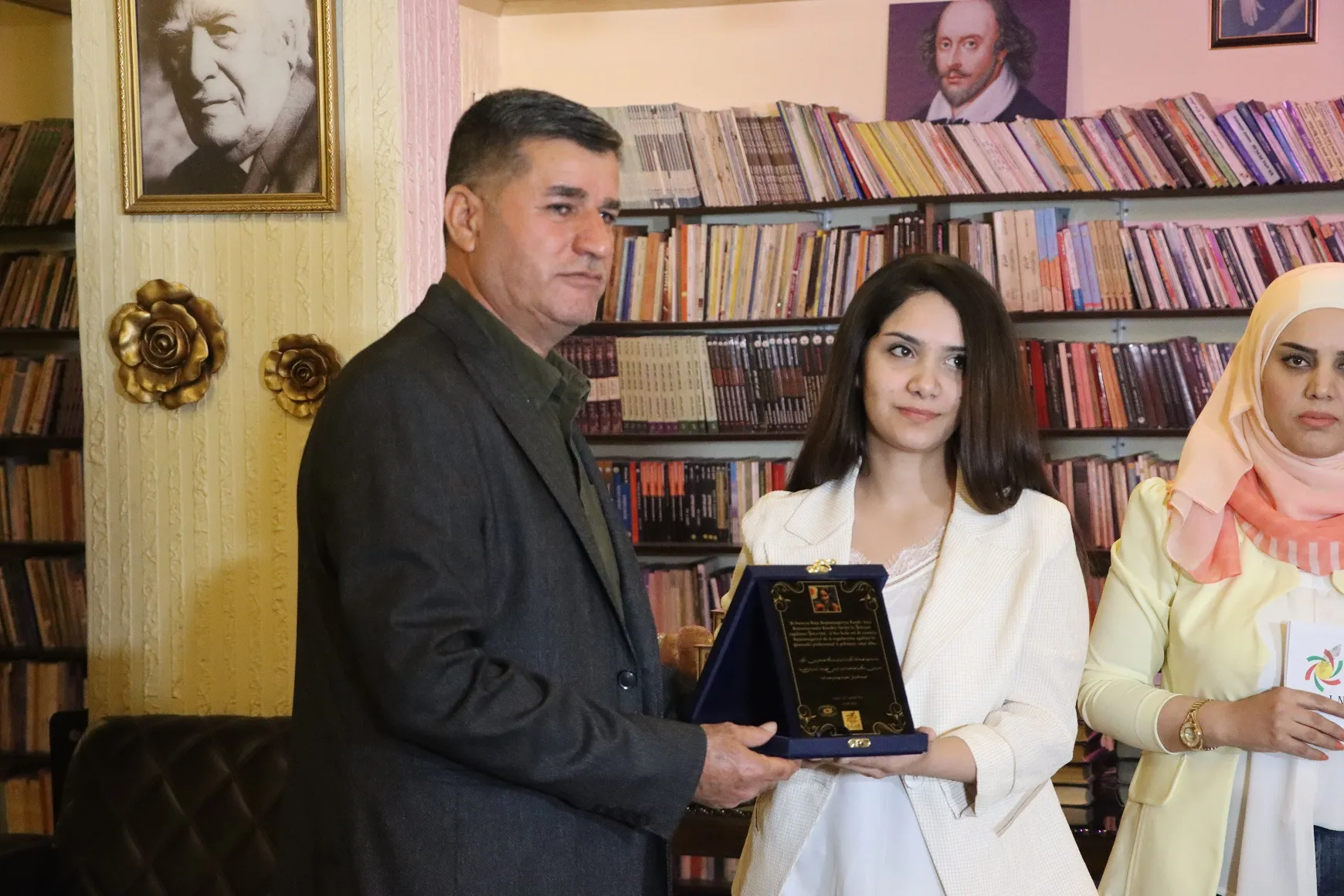 Ji ber keda wan 5 rojnamevanên jin ên Kurd hatin xelatkirin