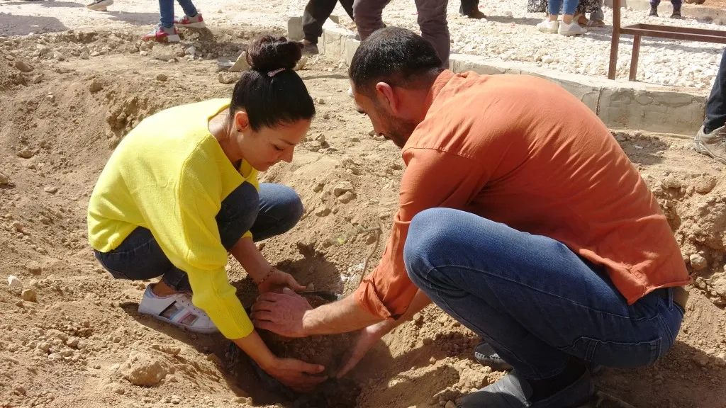 Bi boneya rojbûna rêber Abdullah Ocalan dar li Eyn Îsayê hatin çandin