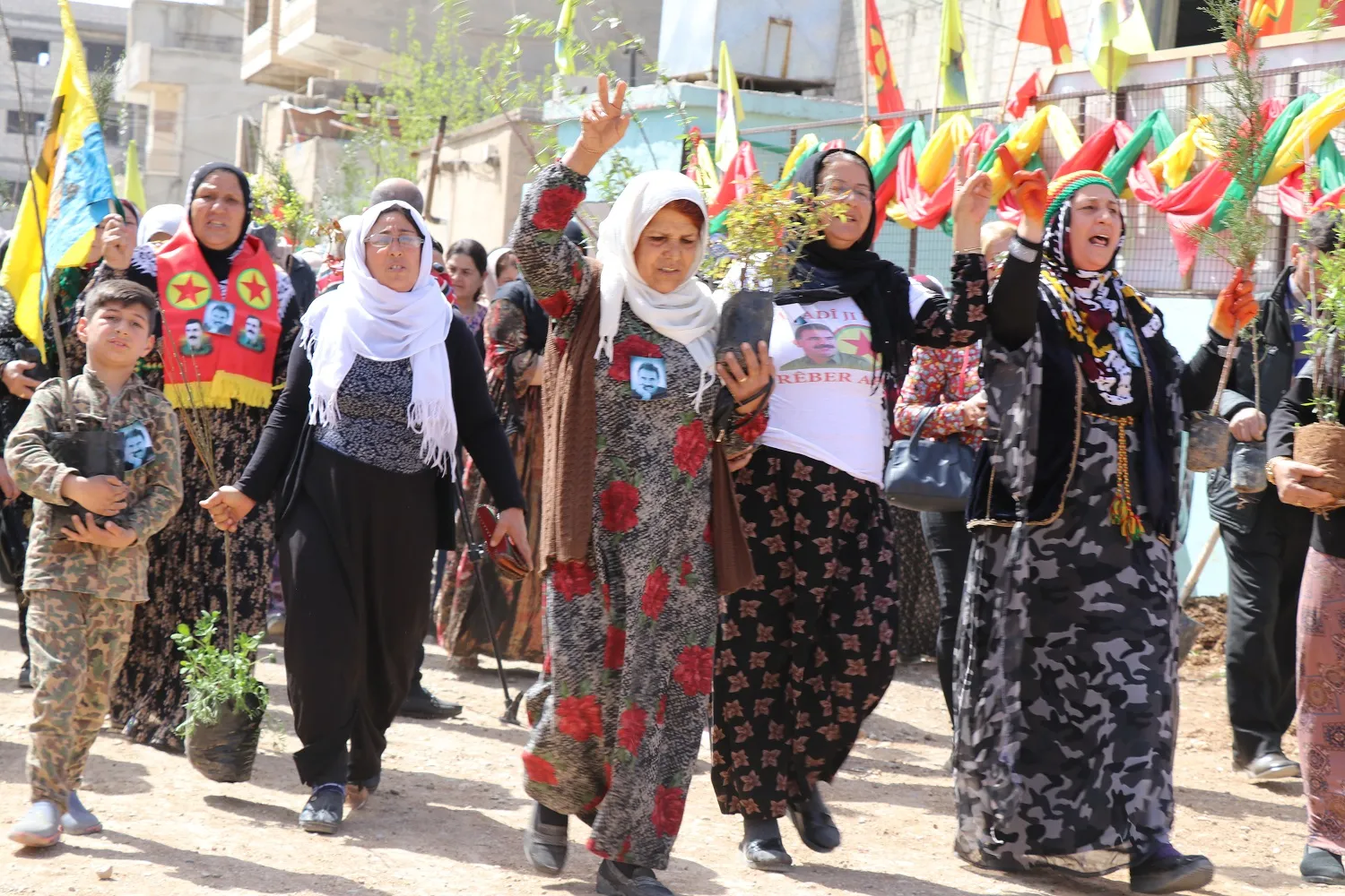 Bi boneya rojbûna rêber Abdullah Ocalan dar li Eyn Îsayê hatin çandin