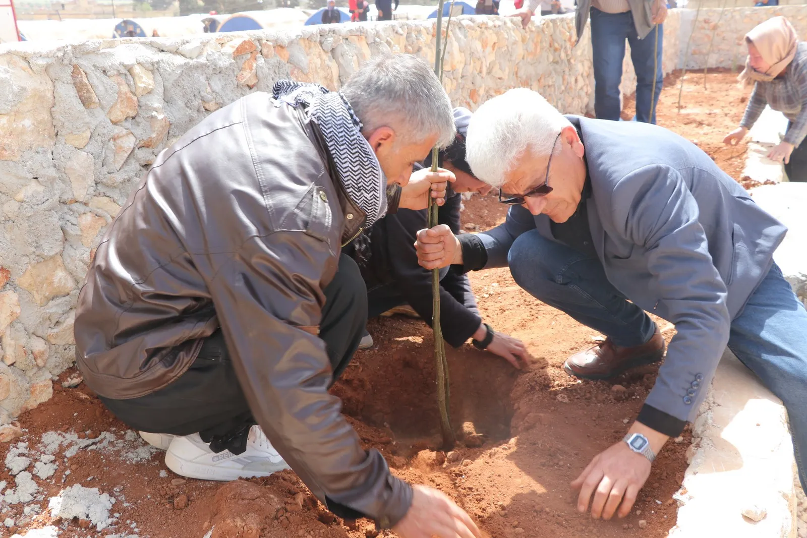 Koçberên Efrînê û şêniyên Şehbayê rojbûna rêber Ocalan pîroz kir
