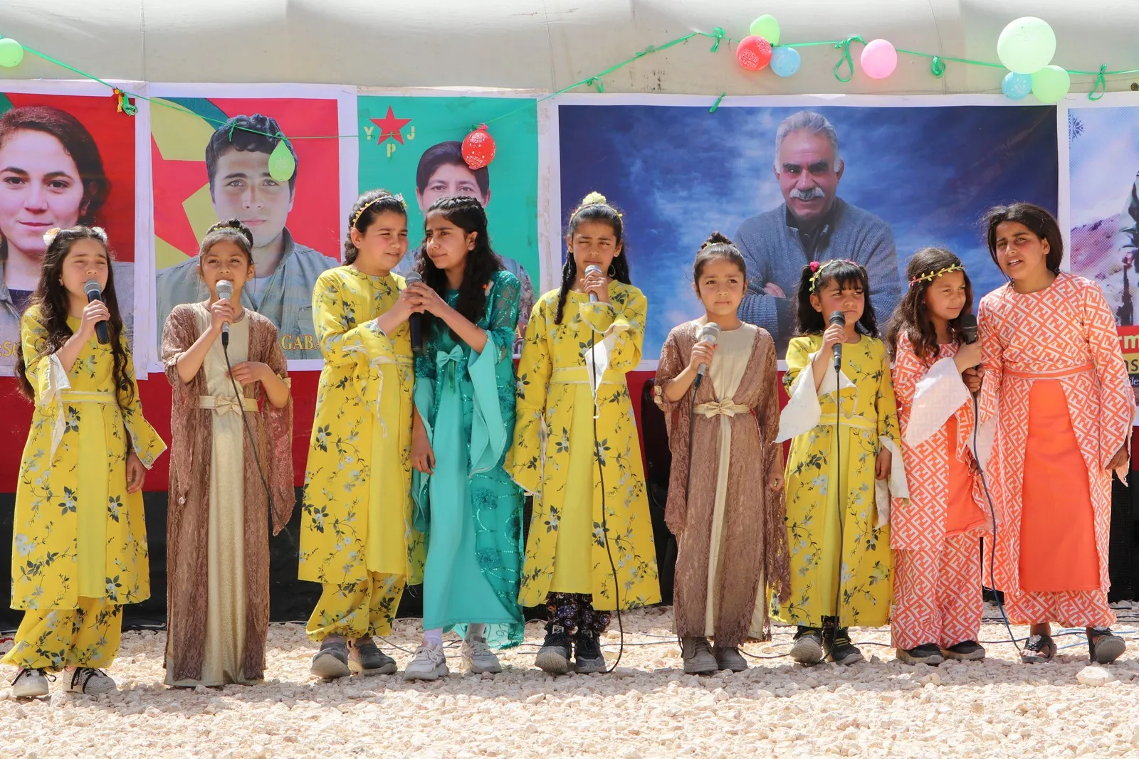 Koçberên Efrînê û şêniyên Şehbayê rojbûna rêber Ocalan pîroz kir